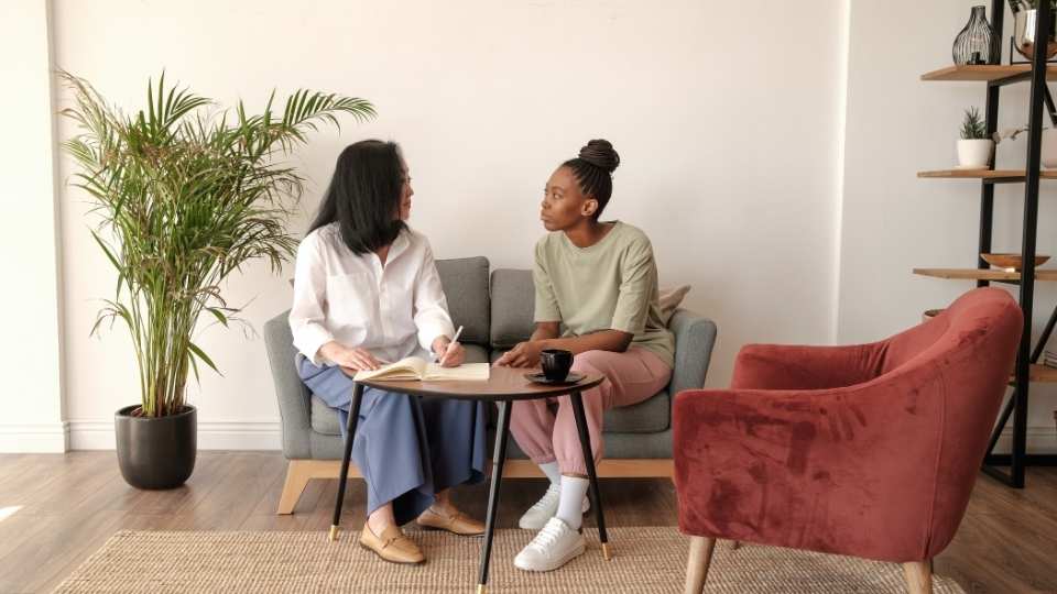 recovery coach vs therapist comes down to a matter of different credentials.