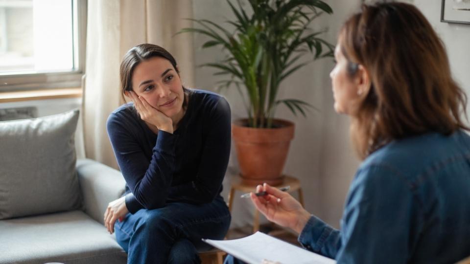 what is a recovery coach hero image of a woman meeting with a recovery coach.